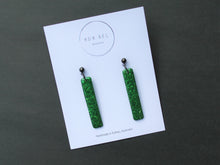 Load image into Gallery viewer, Glitter Stick GREEN Dangle with black ball top
